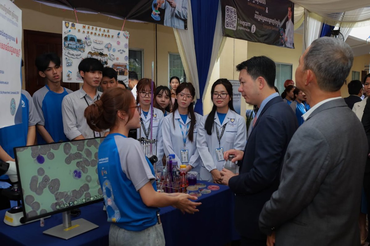 普提萨斯特拉大学举办第8届发现与STEM节,由董事会主席Sok Puthyvut