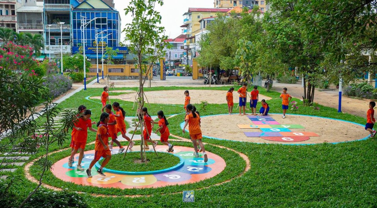 西港上市场小学修缮工程完工 盛苏美达实地视察教学环境