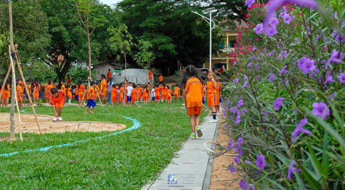 西港上市场小学修缮工程完工 盛苏美达实地视察教学环境