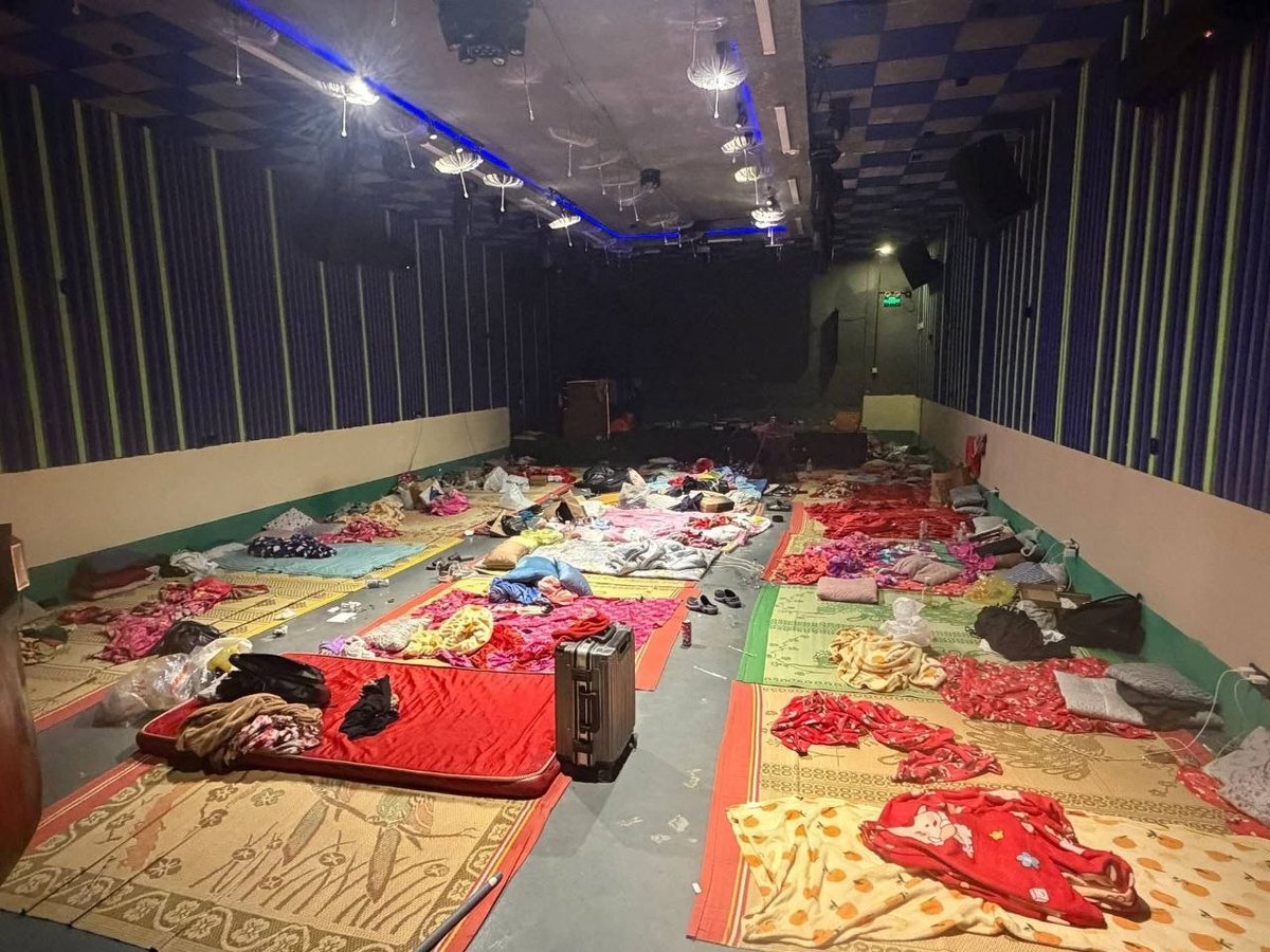 金边警方突袭电诈窝点 铁桥头区农家乐22人被捕