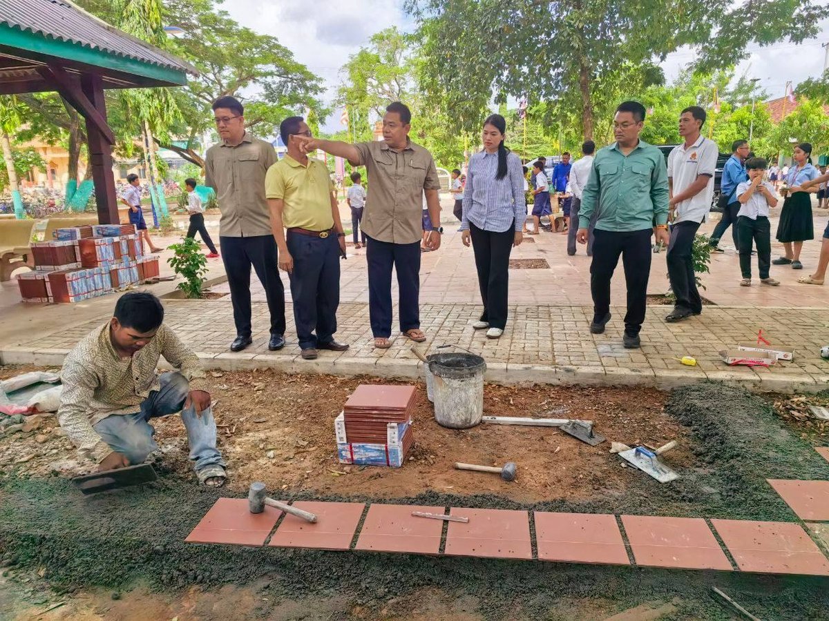 贡布省东通县基建升级 政府工作组视察学校与水利项目