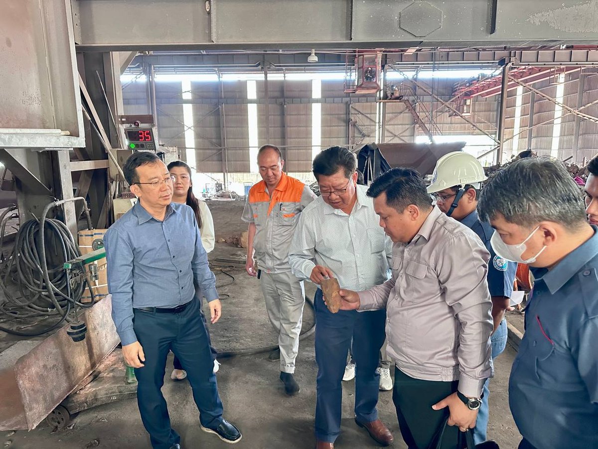 国土规划与建设部考察实居省中国钢铁厂