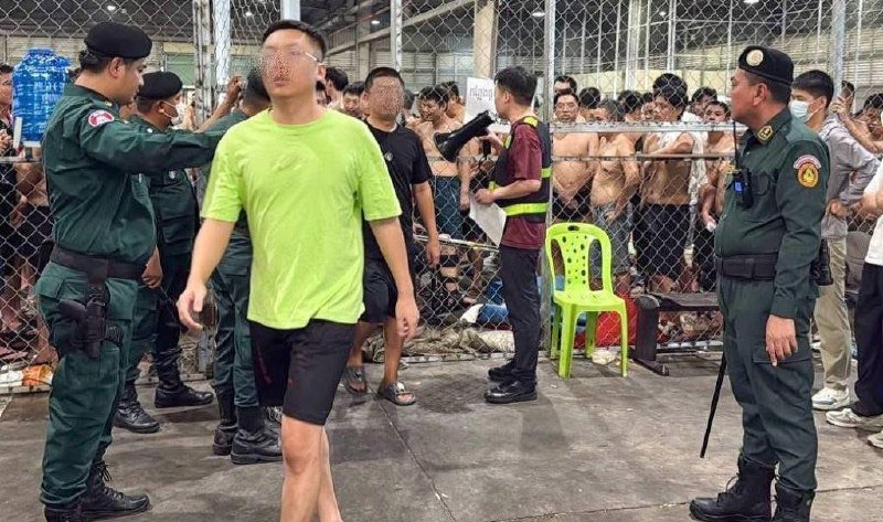 166名涉网诈中国公民被遣返 德崇国际机场搭乘专机