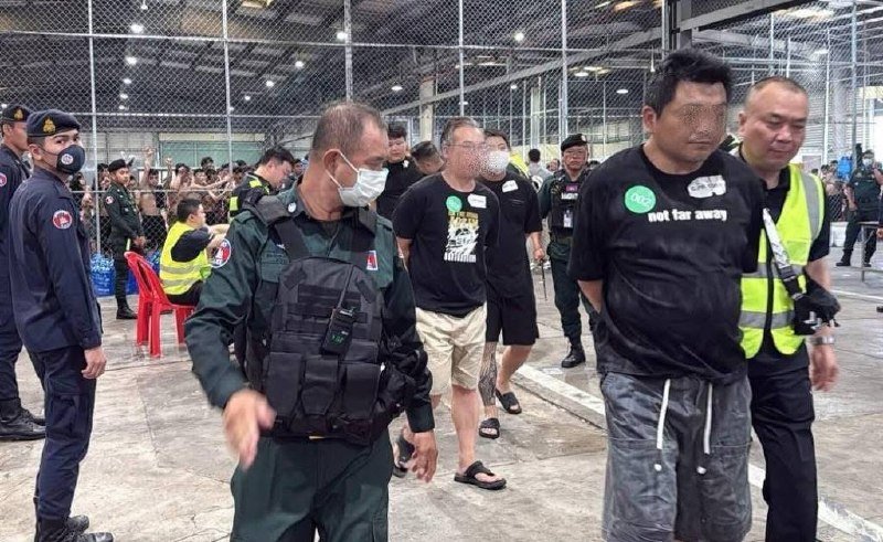 166名涉网诈中国公民被遣返 德崇国际机场搭乘专机