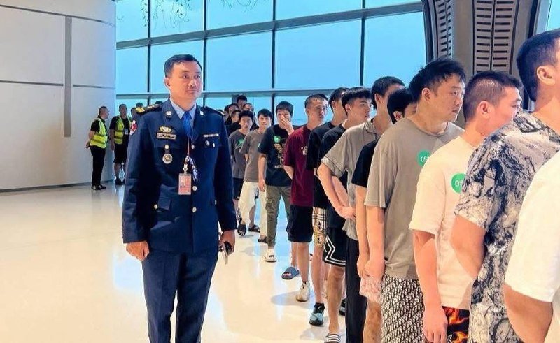 166名涉网诈中国公民被遣返 德崇国际机场搭乘专机