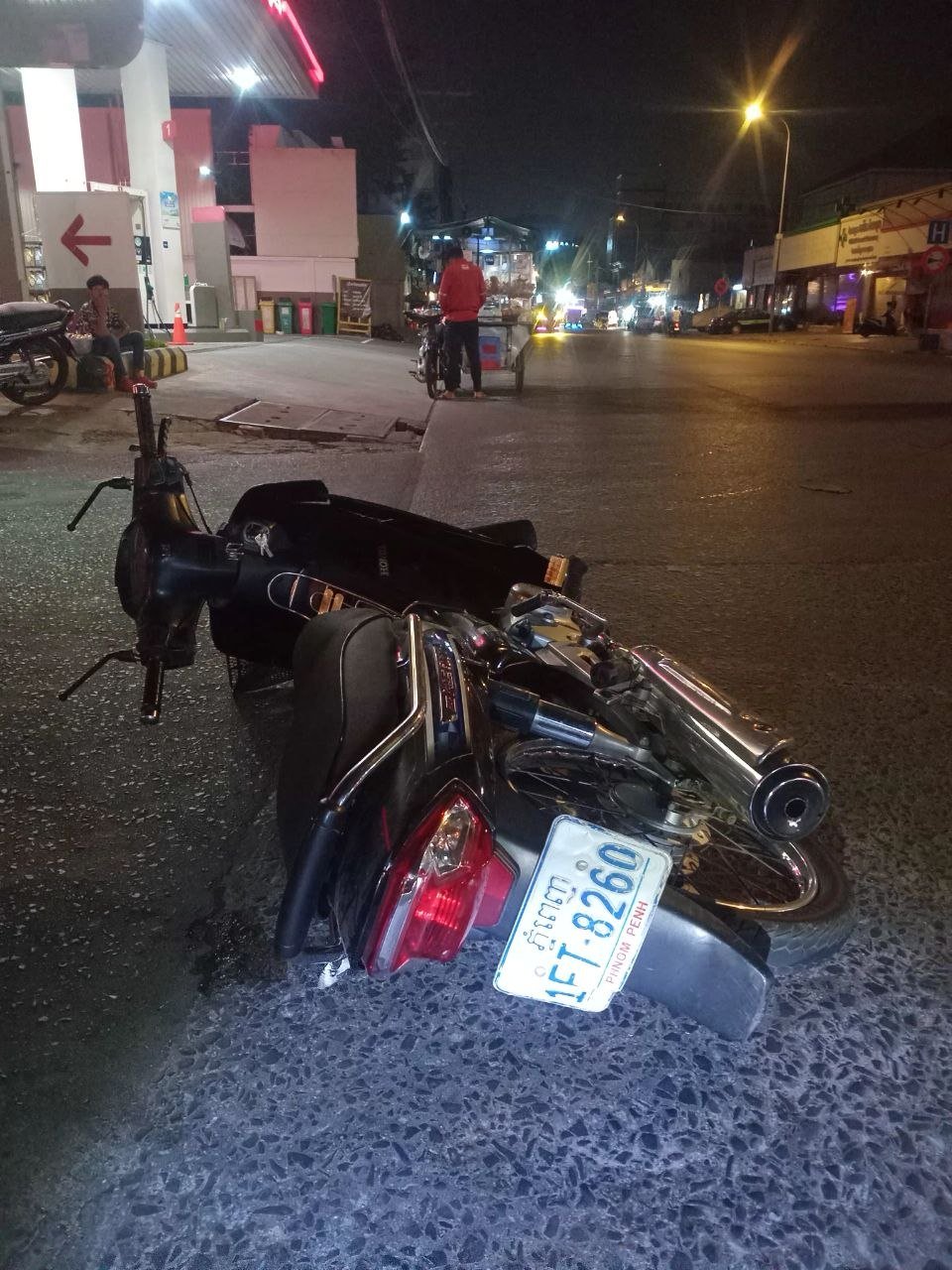 森速区IU路口发生车祸 摩托车与嘟嘟车相撞