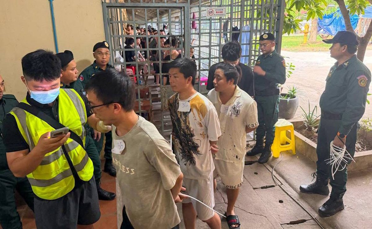 319名涉网诈中国公民被遣返 经德崇及暹粒机场离境