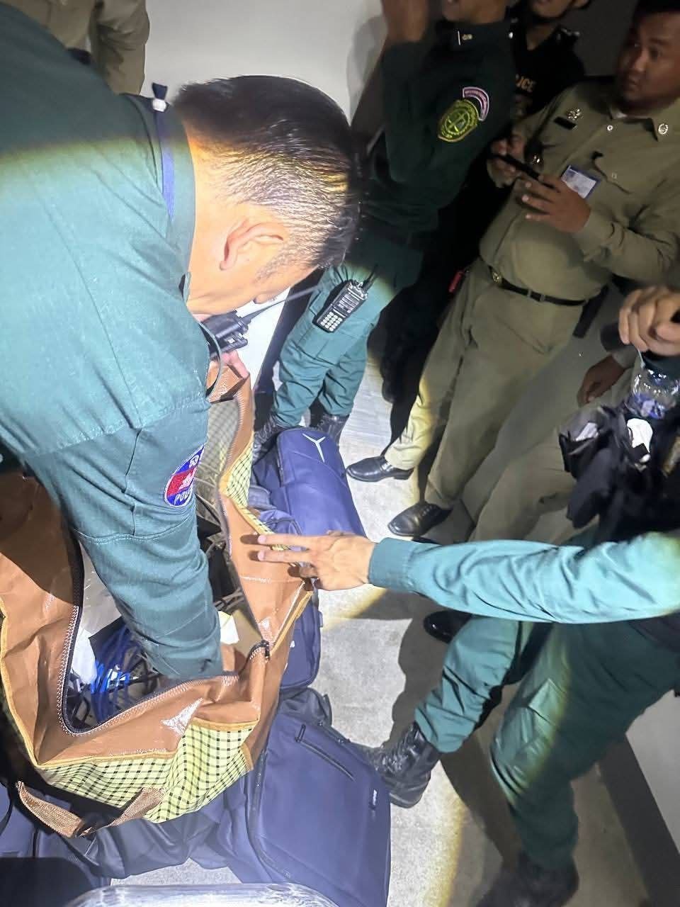 金边雷西郊区天空树公寓遭突击 查获大量网络诈骗证据