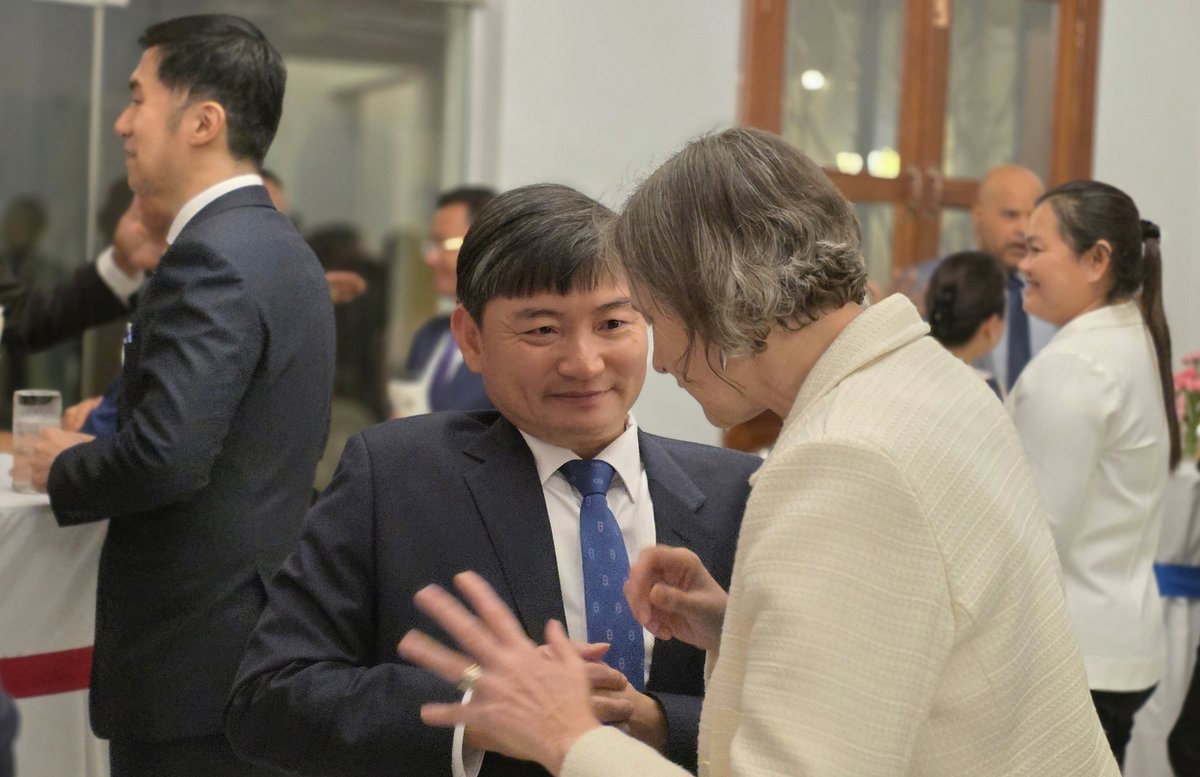 劳工部部长恒索出席美国驻柬使馆外交官离任欢送会