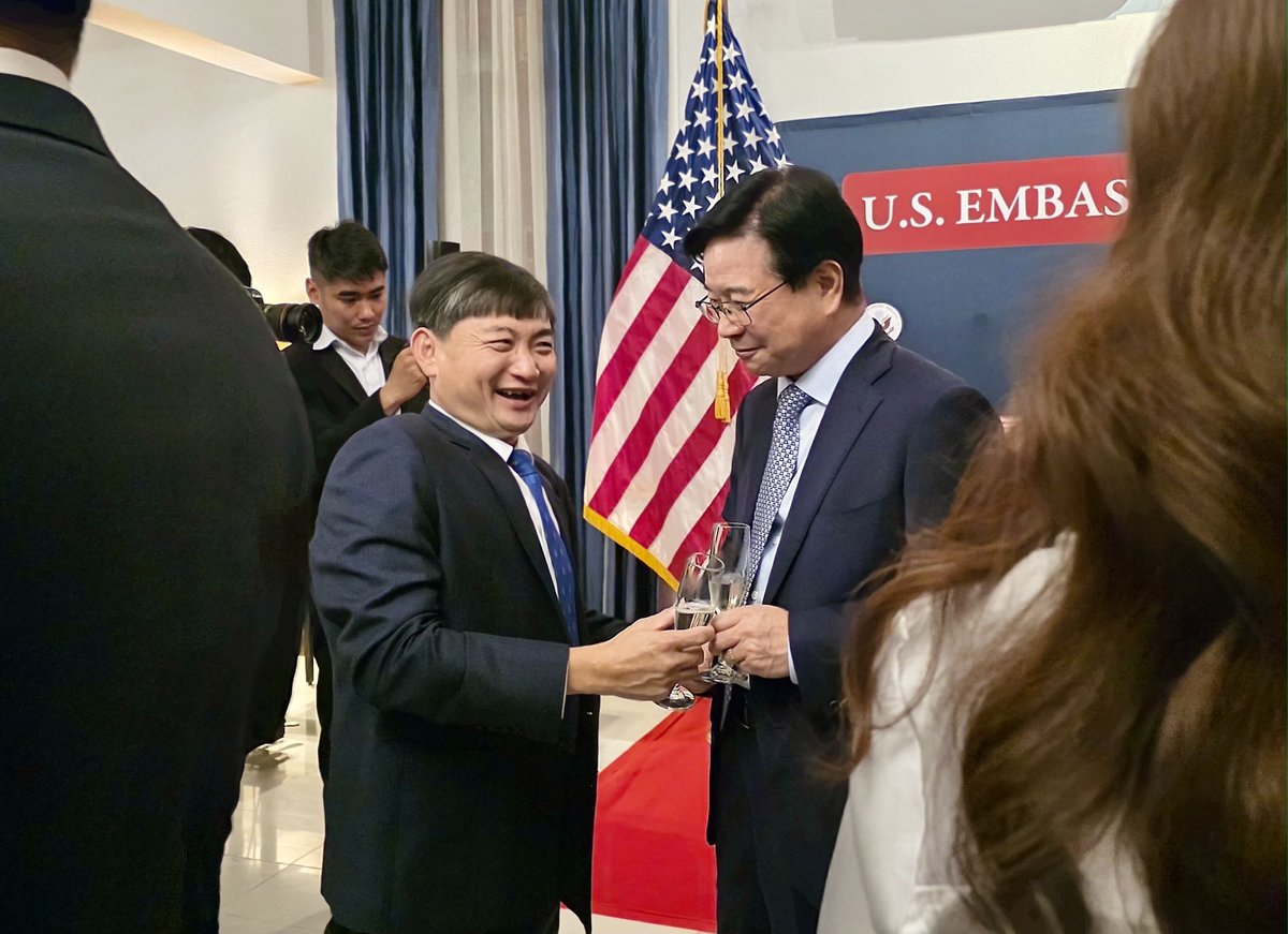 劳工部部长恒索出席美国驻柬使馆外交官离任欢送会