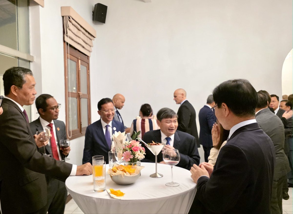 劳工部部长恒索出席美国驻柬使馆外交官离任欢送会