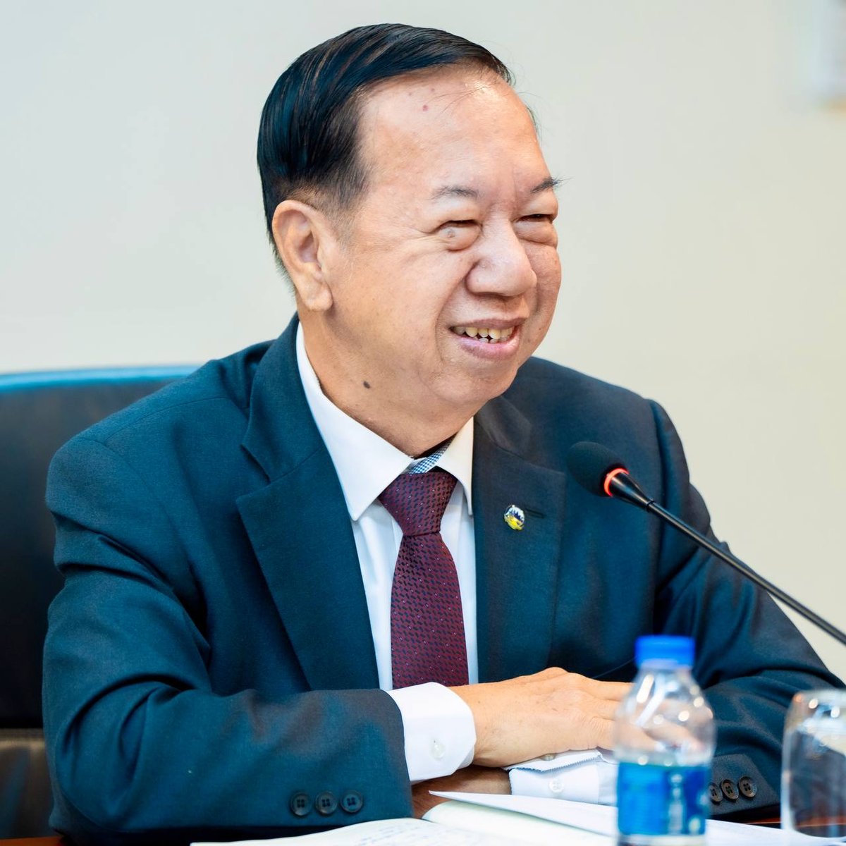 柬埔寨旅游部部长胡哈会见青年代表,宣布柬埔寨将主办第50届东南亚与日本青年船活动