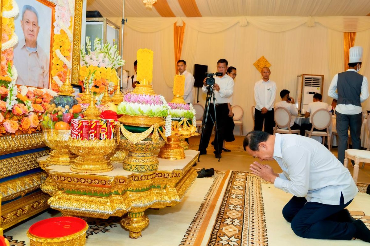 旅游部部长胡哈出席派占提父亲七日祭悼念仪式