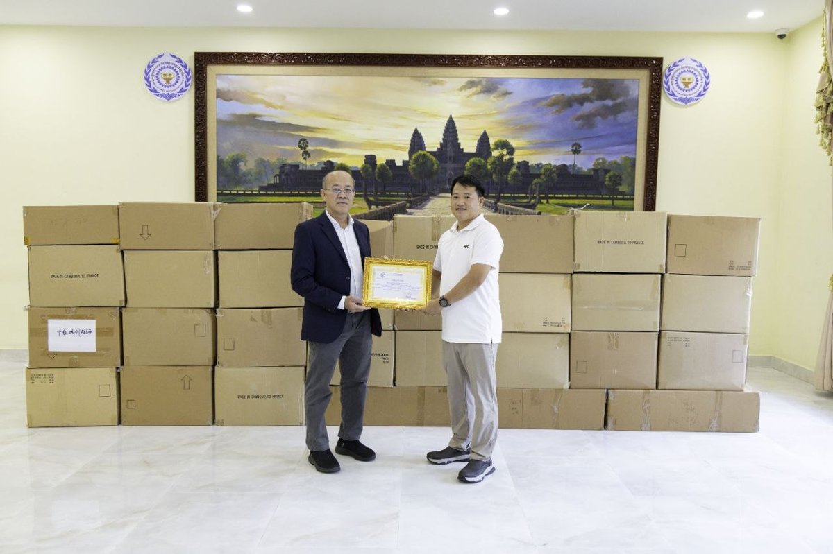 黄金岛制衣向劳工部捐赠物资 支援一线军人