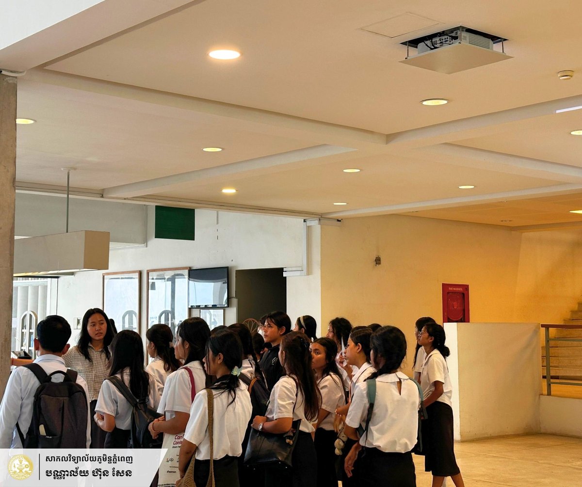 皇家金边大学图书馆接待Happy Chandara高中师生参观