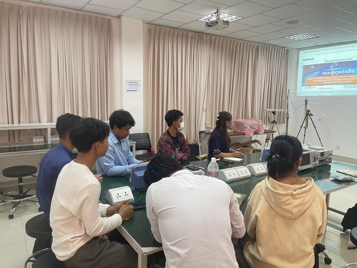 皇家金边大学电信与电子工程系与邮电部合作,旨在培养卫星与航天领域的高端人才