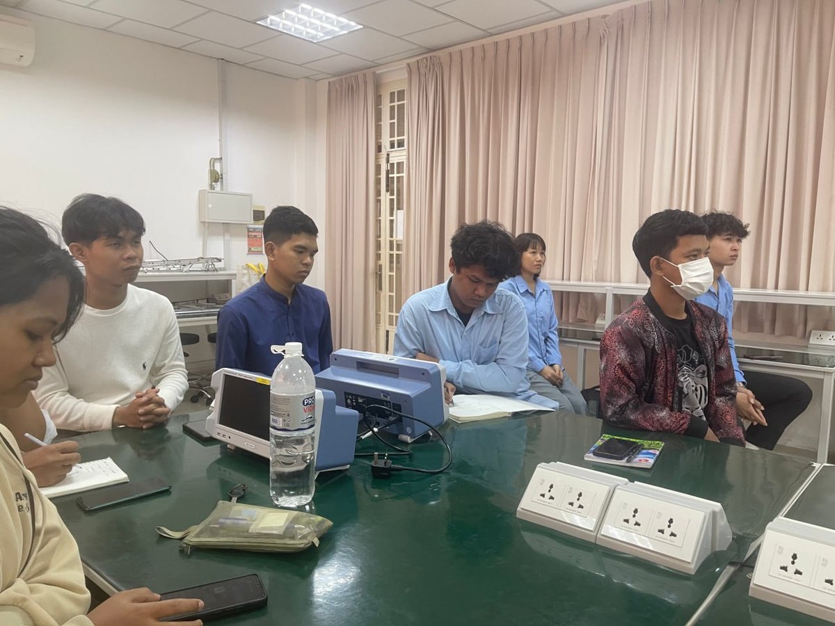 皇家金边大学电信与电子工程系与邮电部合作,旨在培养卫星与航天领域的高端人才