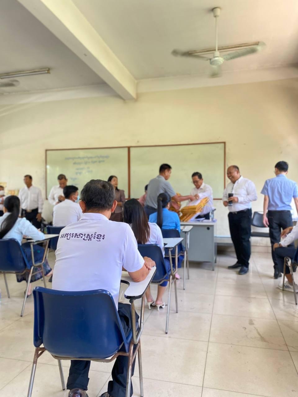 皇家金边大学举办教师升级考试 1655名学员参加