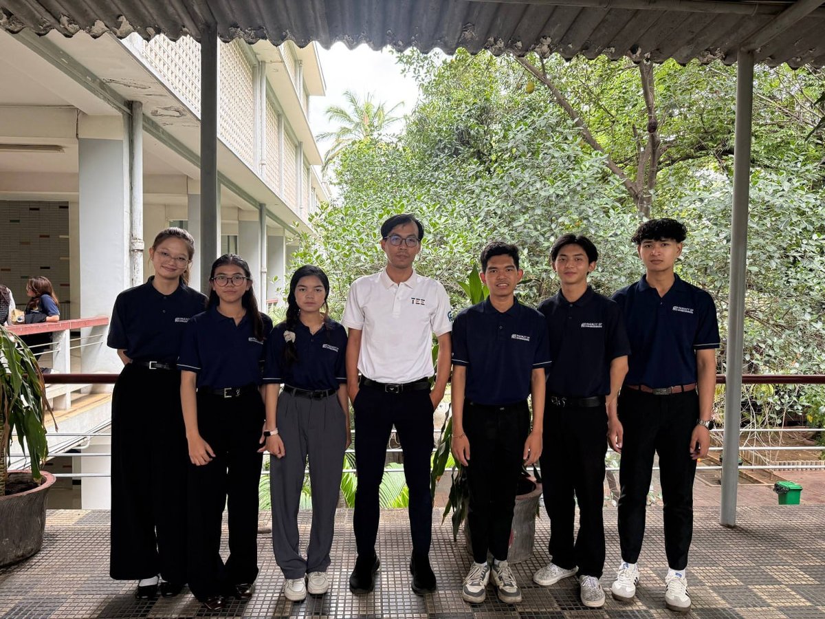 皇家金边大学电子工程专业学生团队在“青年21年项目”全国科技创业大赛中,凭借出色