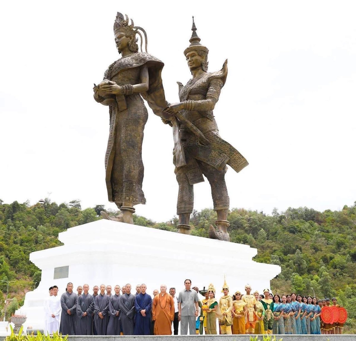 少林寺武僧代表团访问西港 蒙西那省长亲自接见