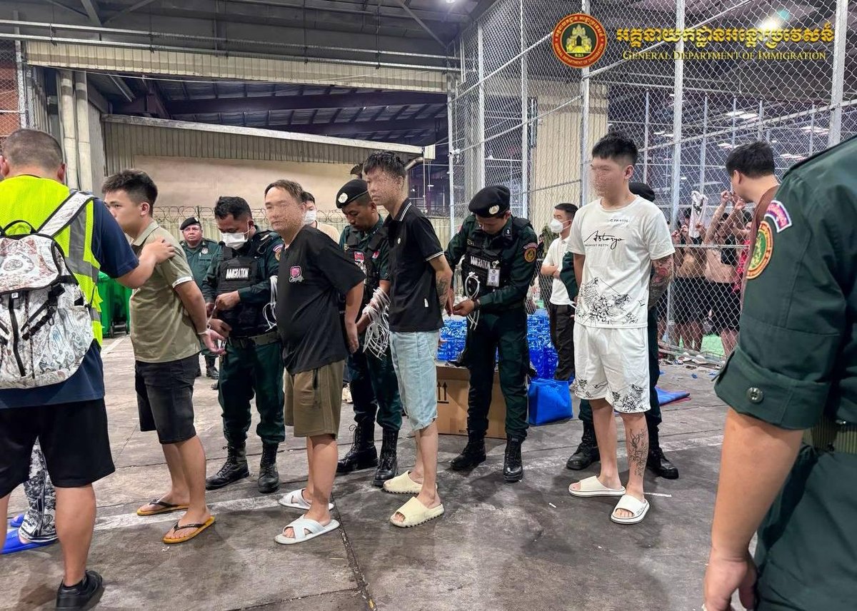 166名涉诈中国公民昨晚被遣返 德崇国际机场专机起飞