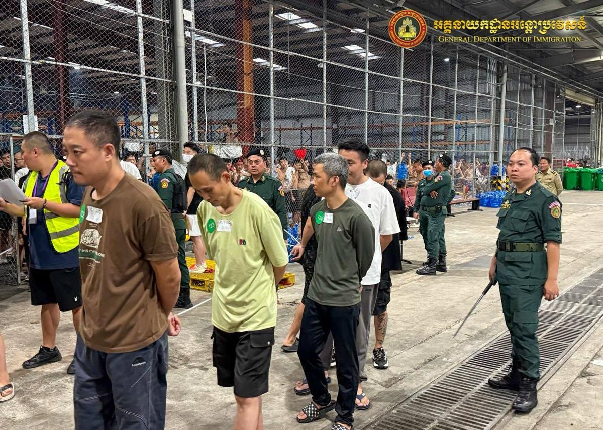 166名涉诈中国公民昨晚被遣返 德崇国际机场专机起飞