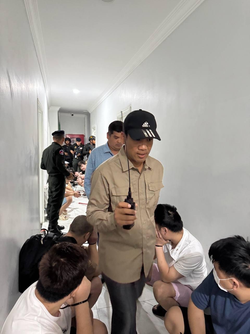 波贝市三处大楼遭突击清查 400余人被抓6人移送调查