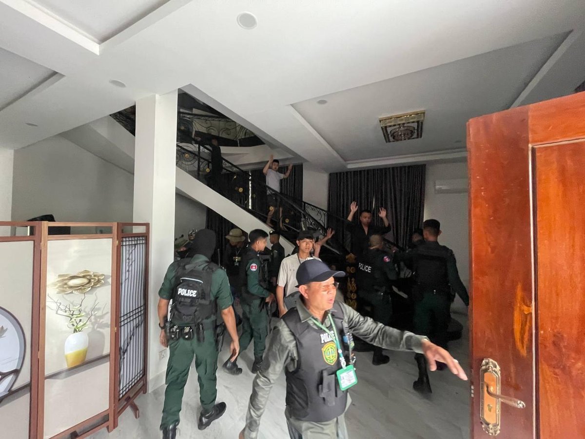 波贝市郊区捣毁两处电诈窝点 抓获数百人并缴获武器