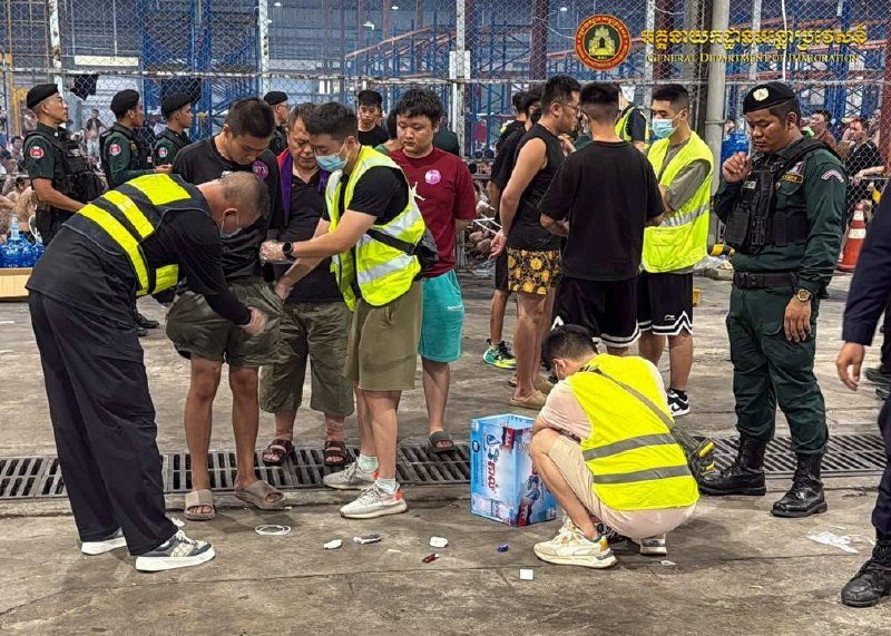 柬埔寨遣返506名中国籍电诈嫌疑人 德崇国际机场包机出境
