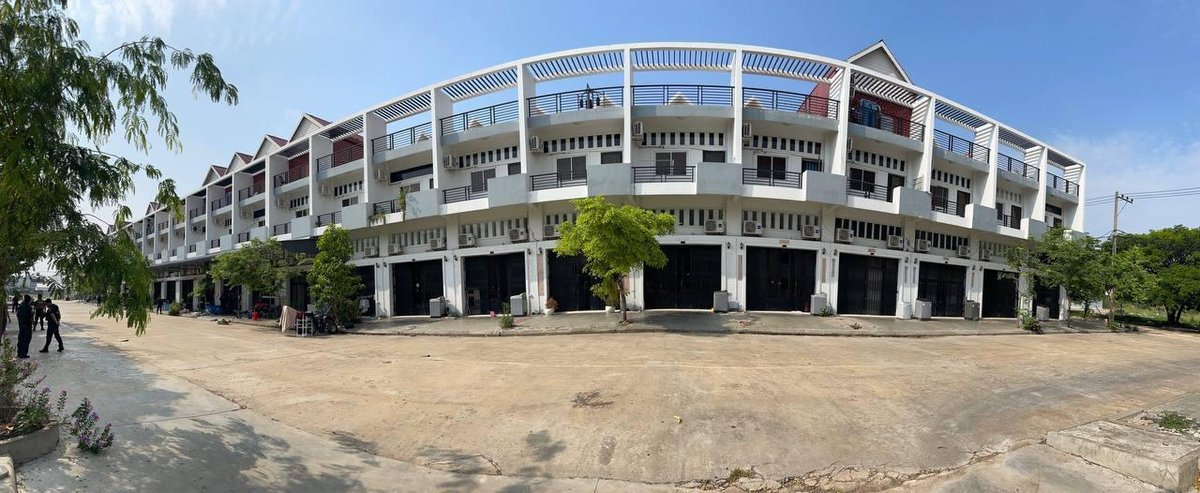 波贝警方突击清剿涉诈窝点 斯登博村多处建筑被封