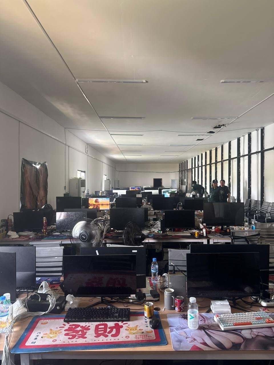 卜迭棉芷省突击清剿电诈窝点 现场缴获大量作案设备