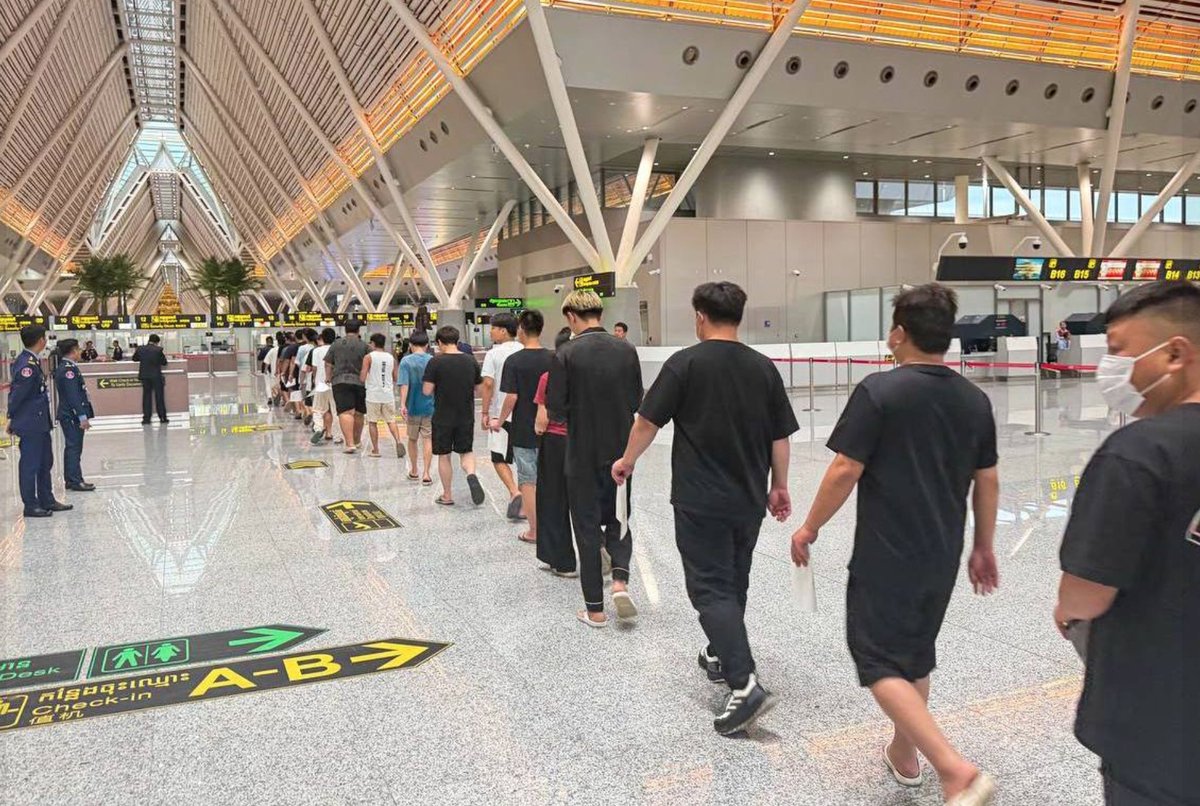 319名涉诈及非法居留中国籍人员被遣返回国