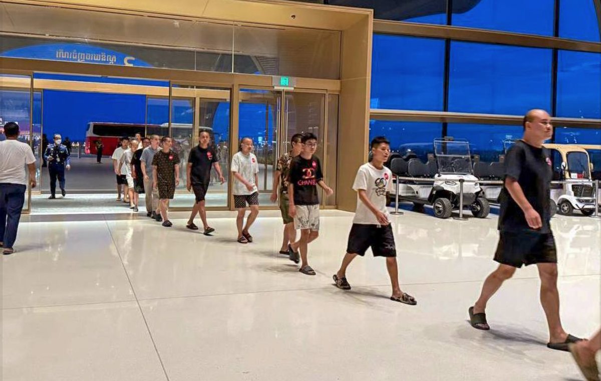 319名涉诈及非法居留中国籍人员被遣返回国