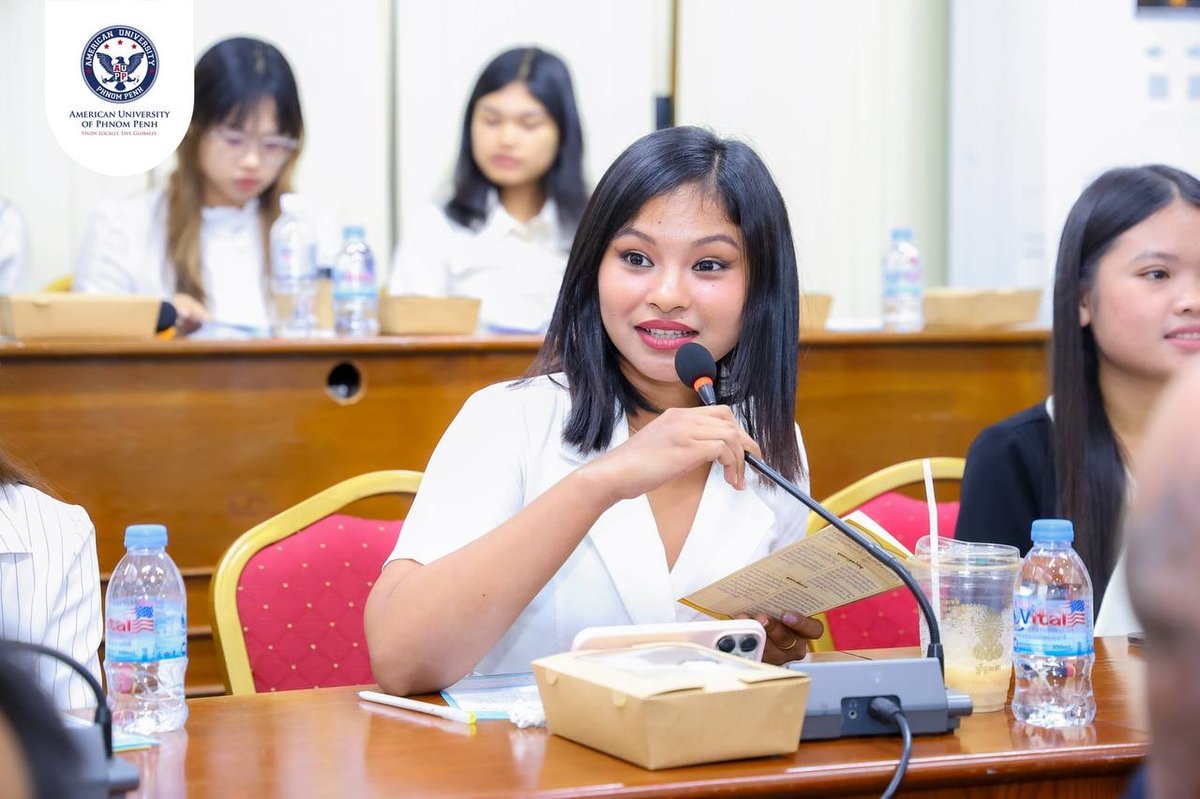 金边美国大学80名学生参访柬埔寨参议院 深入了解立法流程