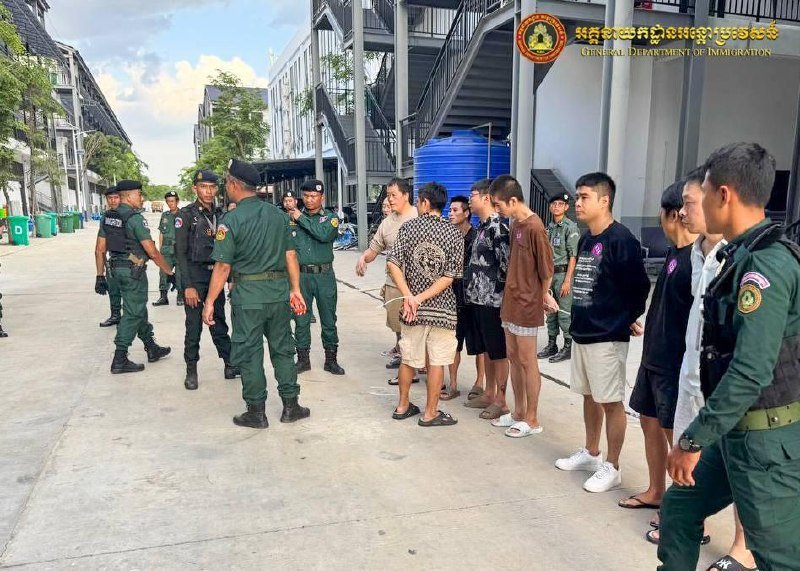 160名涉诈中国公民被遣返 德崇国际机场专机离境