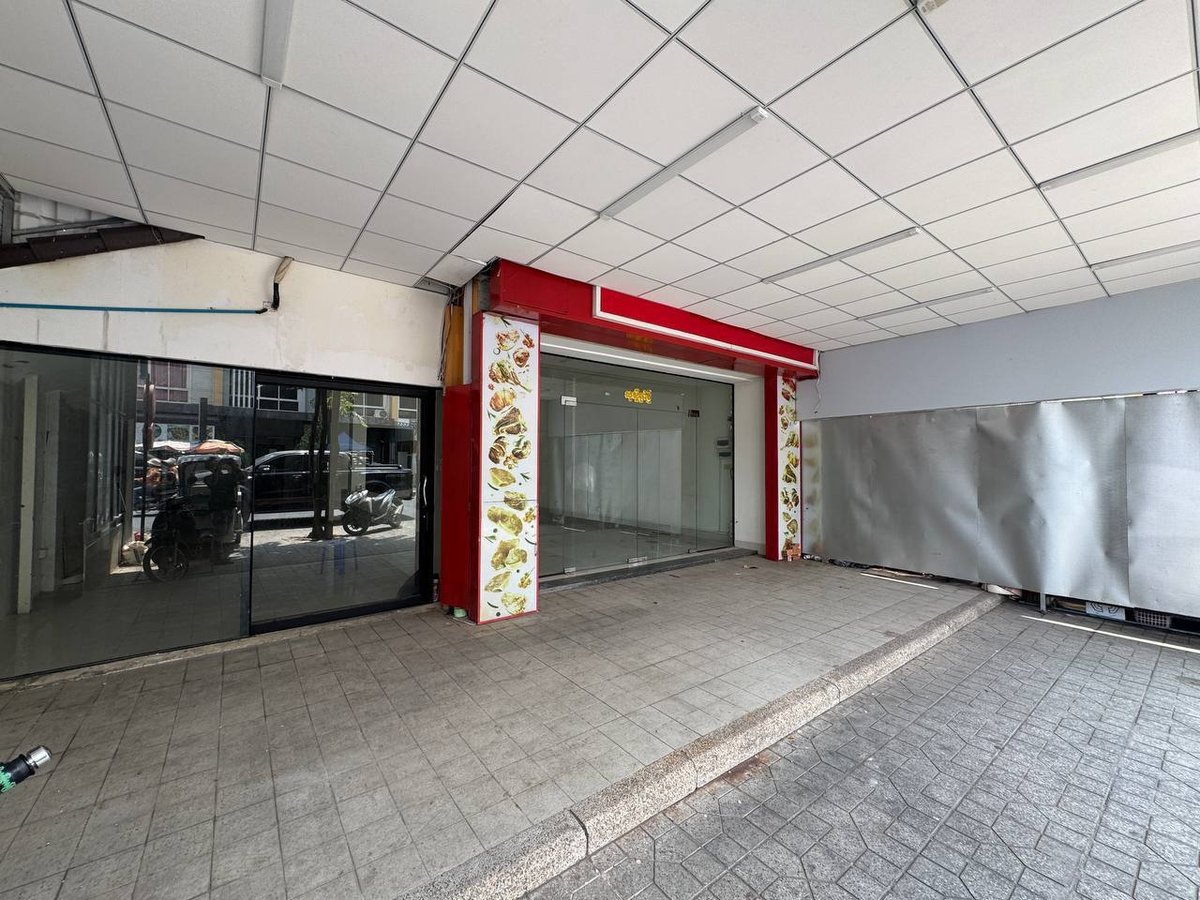 位于金边一号路炳发集团小区,现有一间上街商铺招租