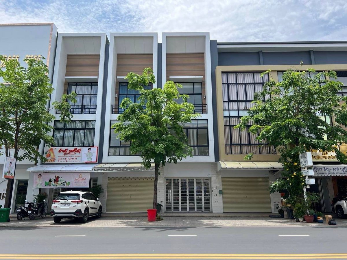 位于1号公路炳发集团社区的商铺现正出售,售价$32.5万,产权为硬卡