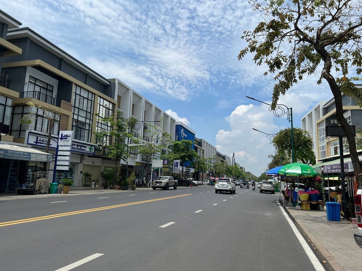 位于1号公路炳发集团社区的商铺现正出售,售价$32.5万,产权为硬卡