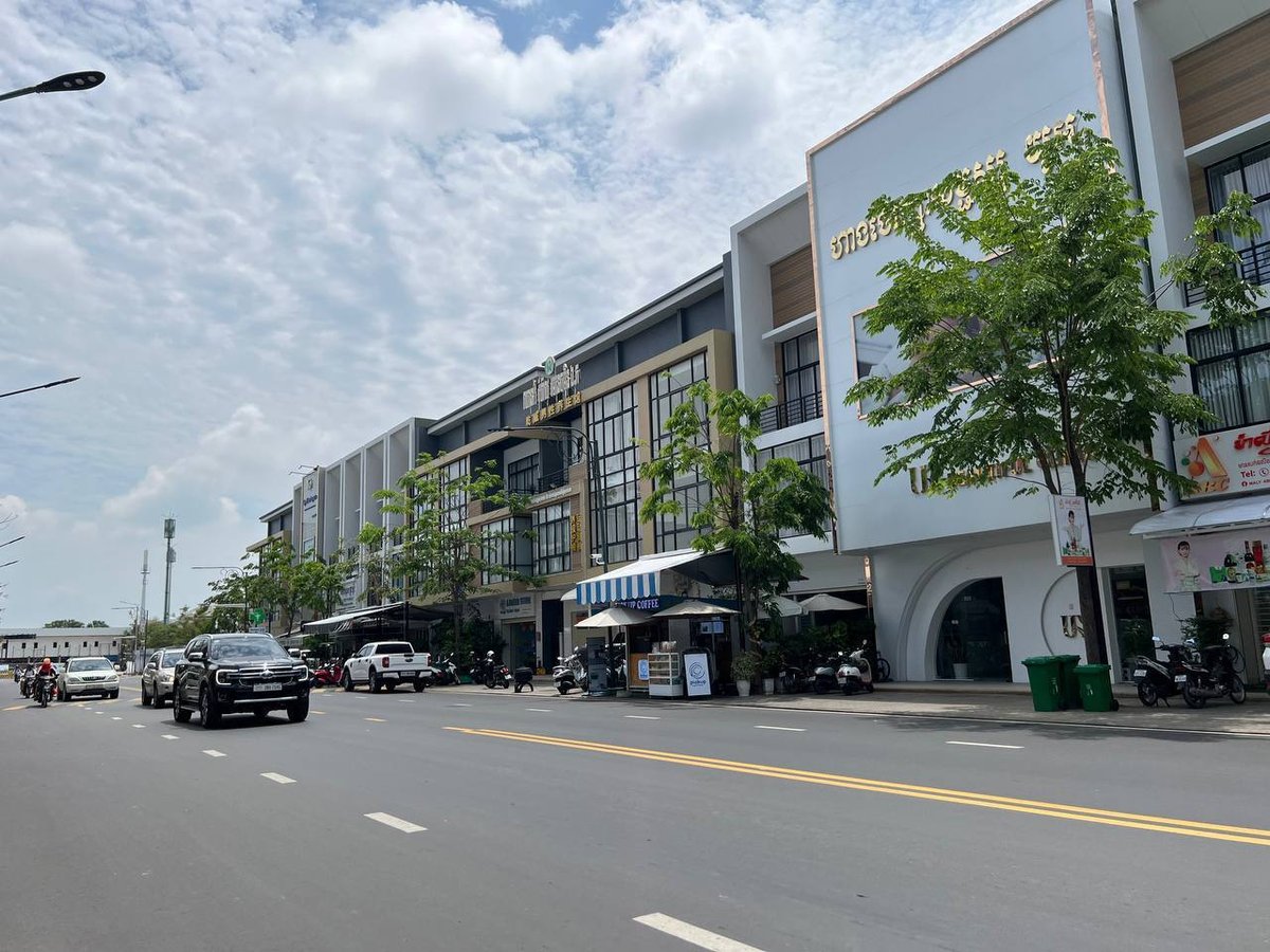 位于1号公路炳发集团社区的商铺现正出售,售价$32.5万,产权为硬卡