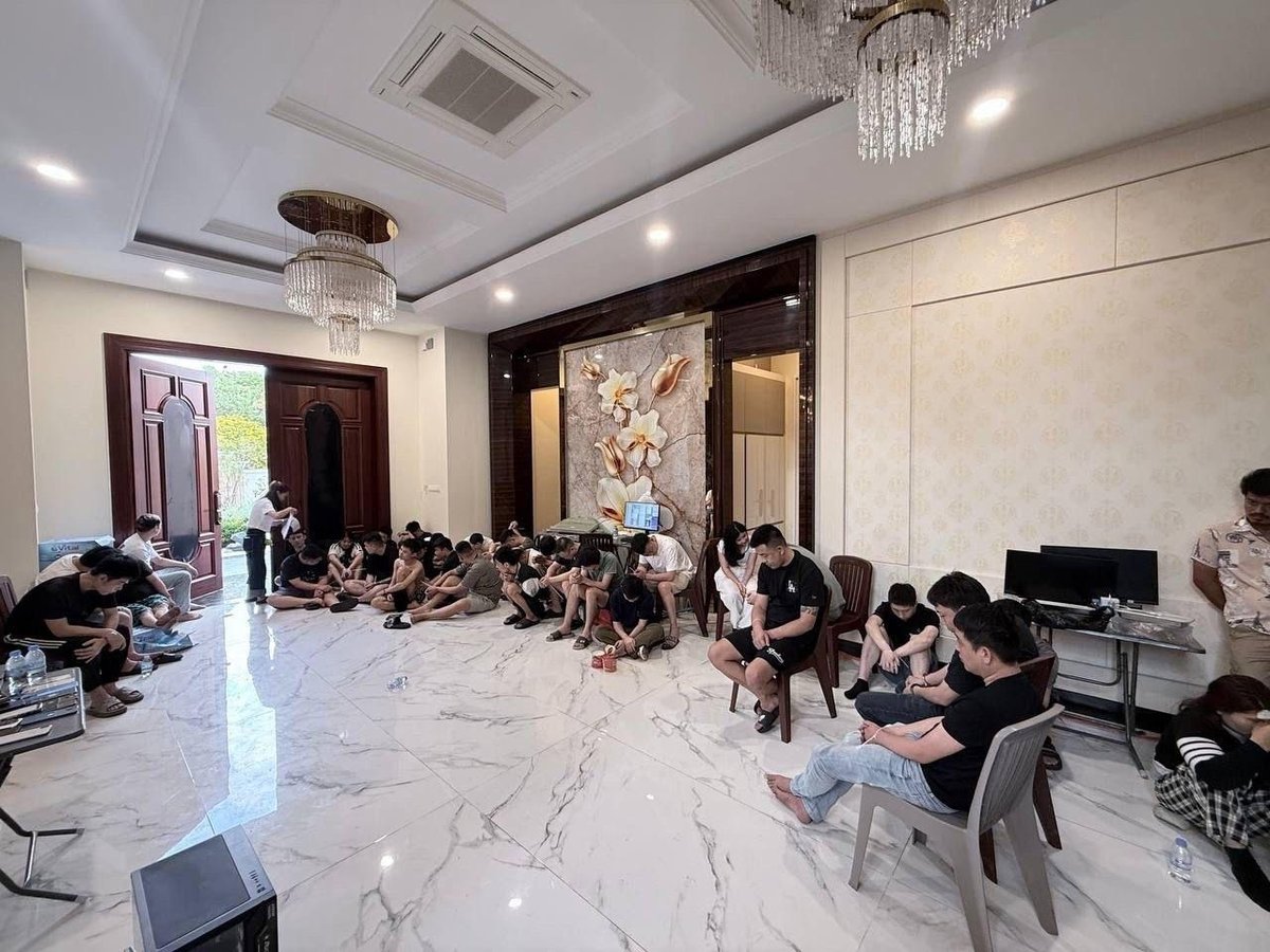 金边炳发城突袭电诈窝点 55名中国籍嫌犯被捕
