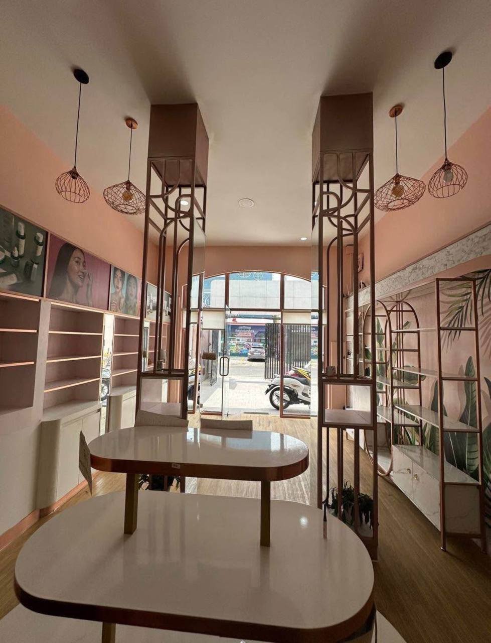 位于金边BKK1核心区域的排屋出租,月租金为1300美元