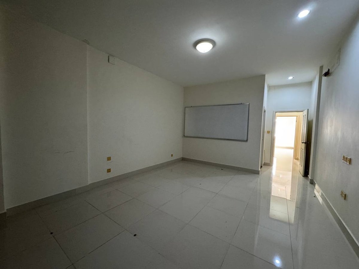 位于一号公路炳发城排屋出租,月租$600