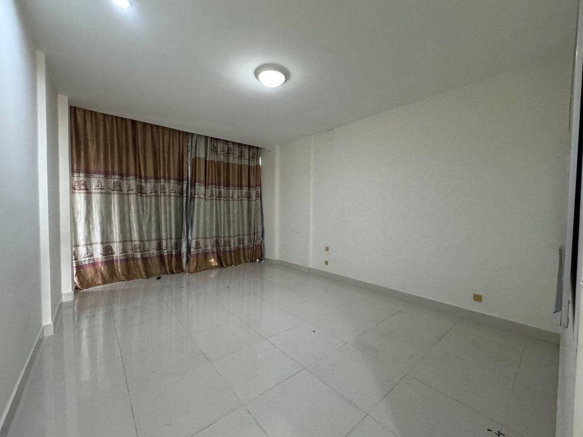 位于一号公路炳发城排屋出租,月租$600