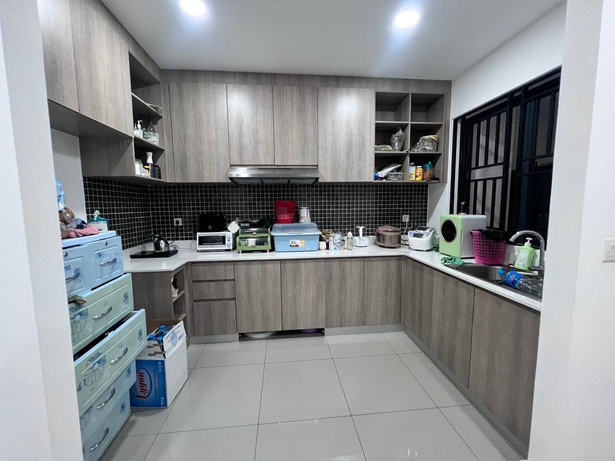 金边波成东集茂小区双拼别墅出租,建筑面积6x12米,户型为4房5卫,家具配套齐全