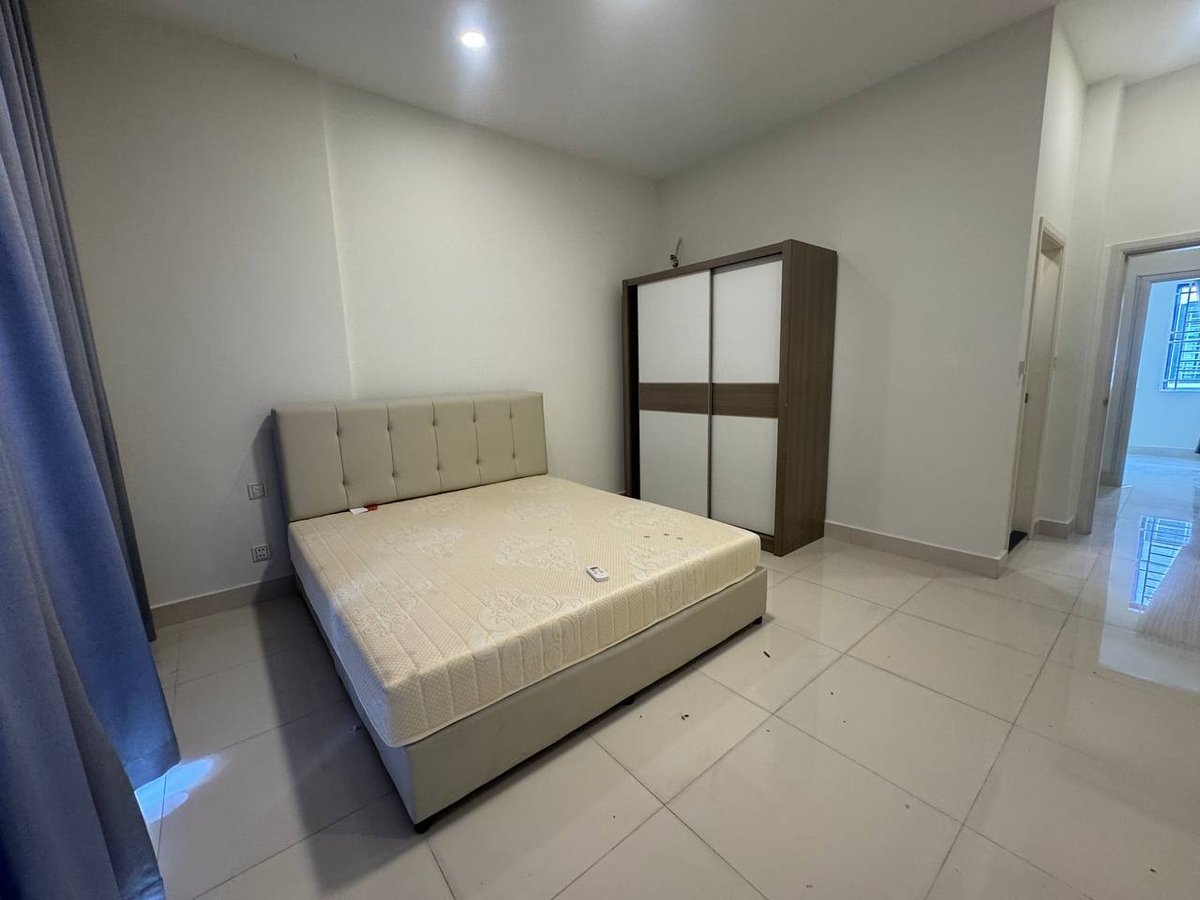 位于1号公路的炳发城现有一套排屋出租，月租金为750美元
