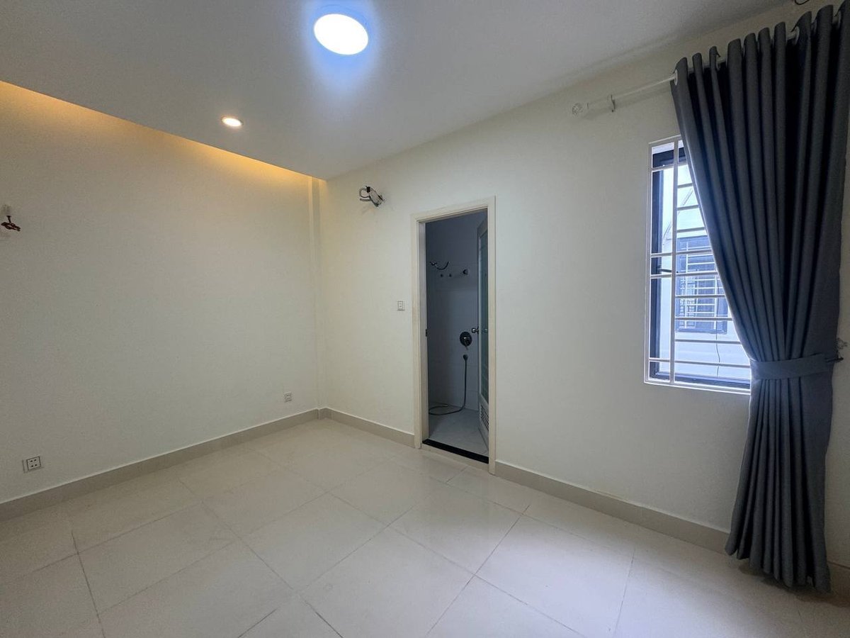 位于1号公路的炳发城现有一套排屋出租，月租金为750美元