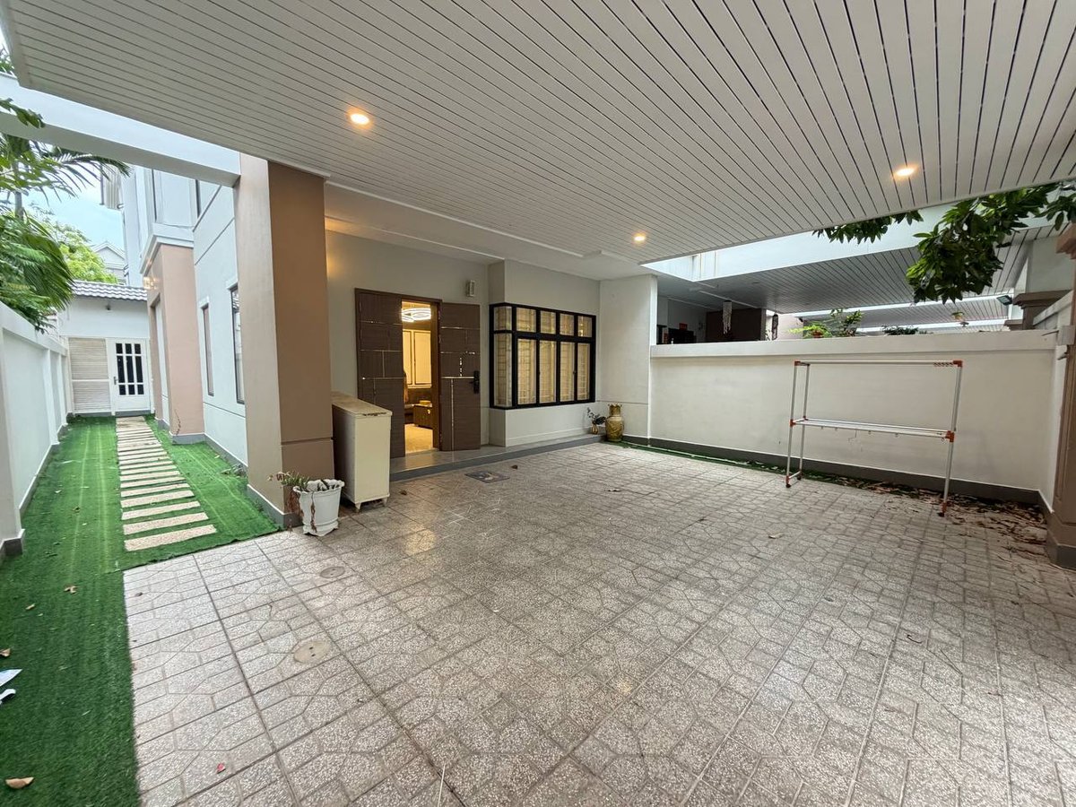 金边一号公路炳发城双拼别墅招租,建筑面积6米x12米,户型为3房4卫及1衣帽间