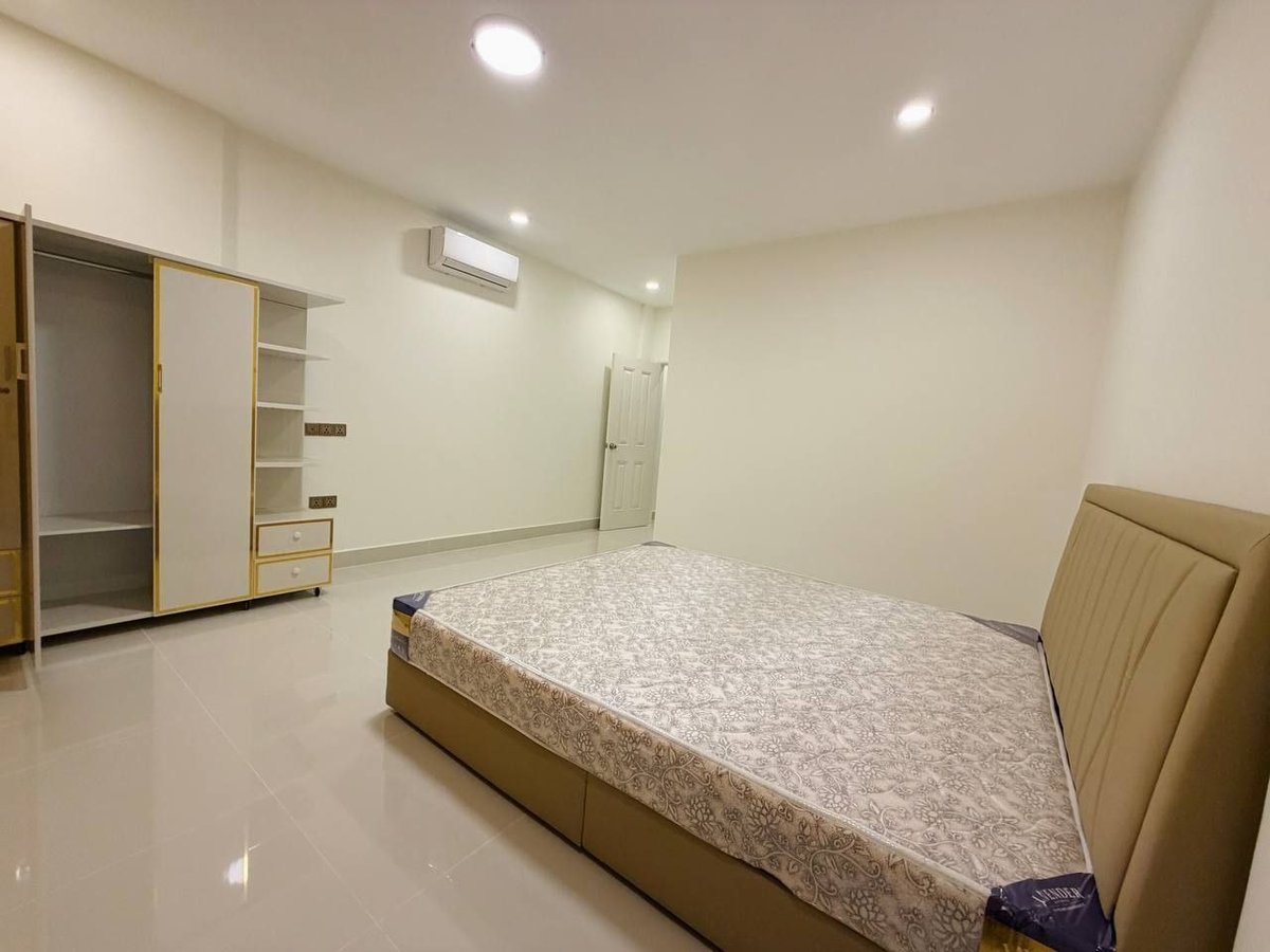 一号路炳发集团小区店铺招租 月租$900 4房5卫
