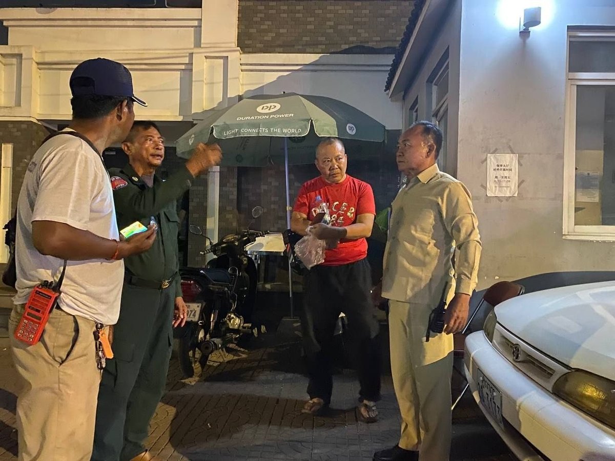 金边萨克区一醉酒中国男子闹事 被当地民众驱离