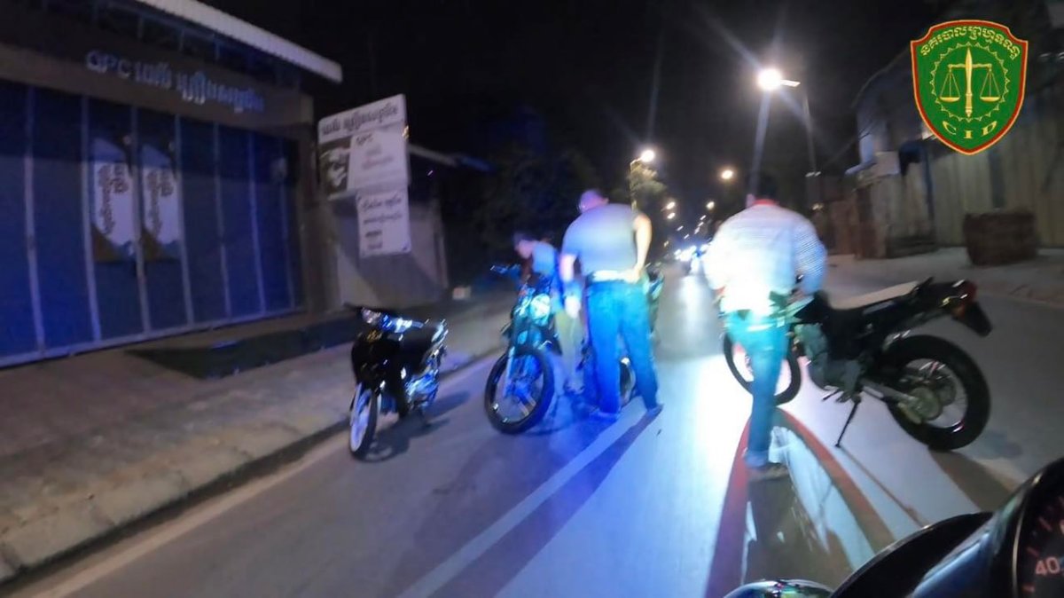 刑事警察局承认执法人员违规 骑行未戴头盔且未佩戴证件